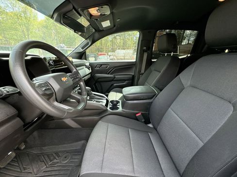 Used 2024 Chevrolet Colorado W/T image 13
