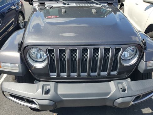 Used 2018 Jeep Wrangler Unlimited Sahara image 3