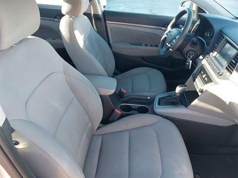Used 2017 Hyundai Elantra SE image 10