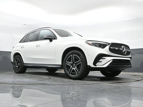 Used 2024 Mercedes-Benz GLC 300 4MATIC image 42