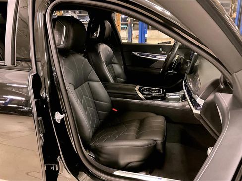 Certified 2025 BMW 740i 740i image 8