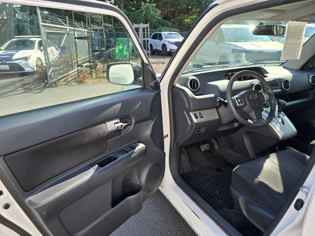 Used 2010 Scion xB FWD image 7