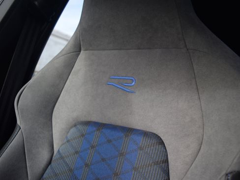 Used 2025 Volkswagen Golf w/ Euro Style Package image 22