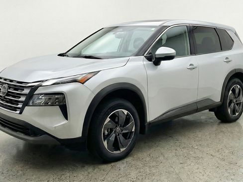 Used 2025 Nissan Rogue SV FWD image 3