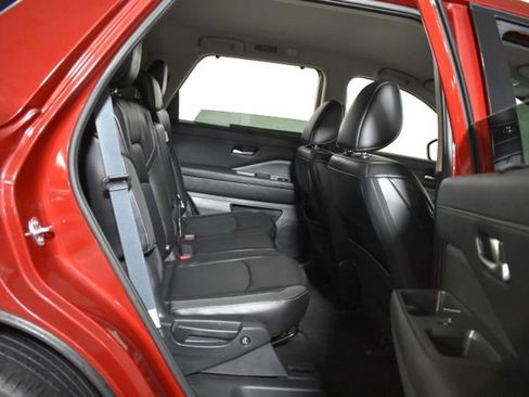 Used 2024 Nissan Pathfinder SL AWD/4WD image 36