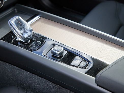 New 2026 Volvo XC60 B5 Plus w/ Climate Package image 17