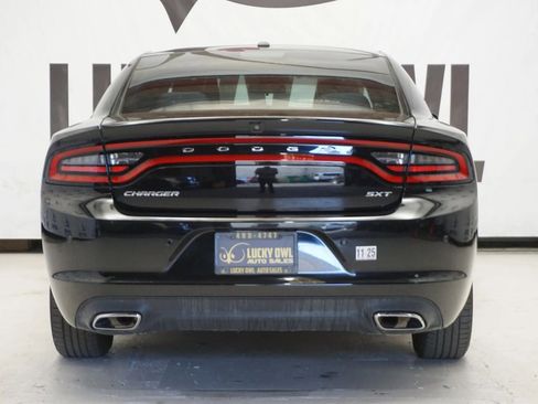 Used 2018 Dodge Charger SXT RWD image 6