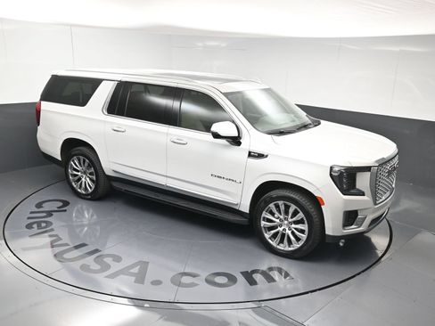 Used 2022 GMC Yukon XL Denali AWD/4WD image 32