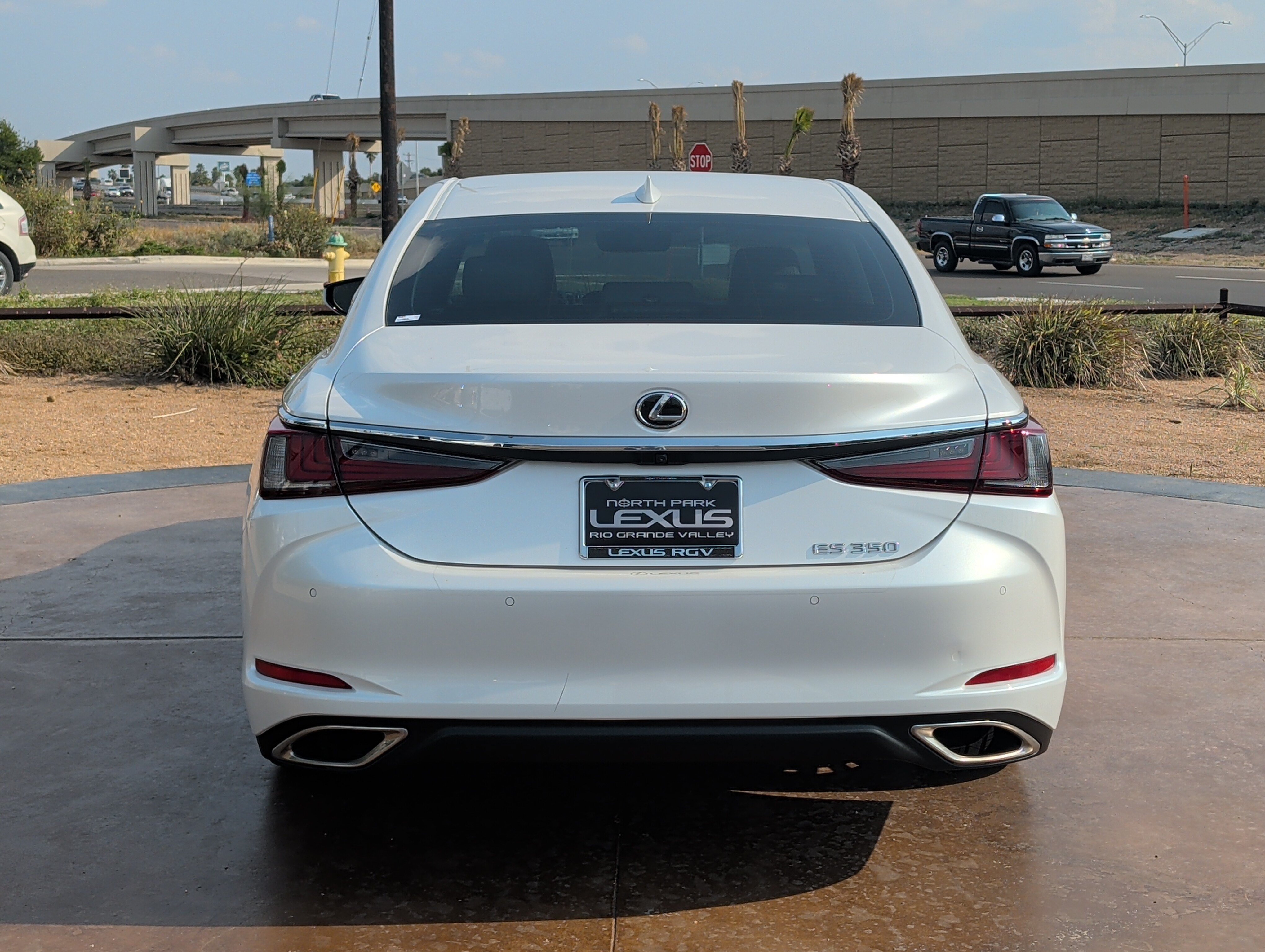Used 2025 Lexus ES 350 w/ Premium Package FWD image 3