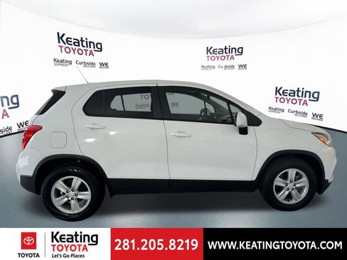 Used 2022 Chevrolet Trax LS w/ Tint and Cruise Package image 4