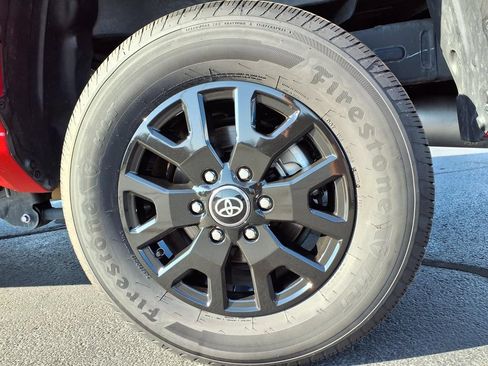 Used 2025 Toyota Tacoma SR5 AWD/4WD image 33