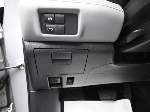 Used 2022 Toyota Highlander XLE image 16