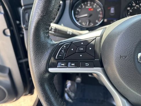 Used 2019 Nissan Rogue SV AWD/4WD image 25
