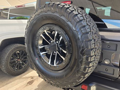 Used 2025 Jeep Wrangler Unlimited Sport AWD/4WD image 5