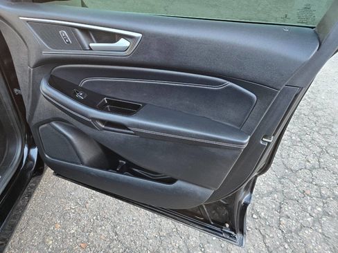 Used 2018 Ford Edge Titanium image 33