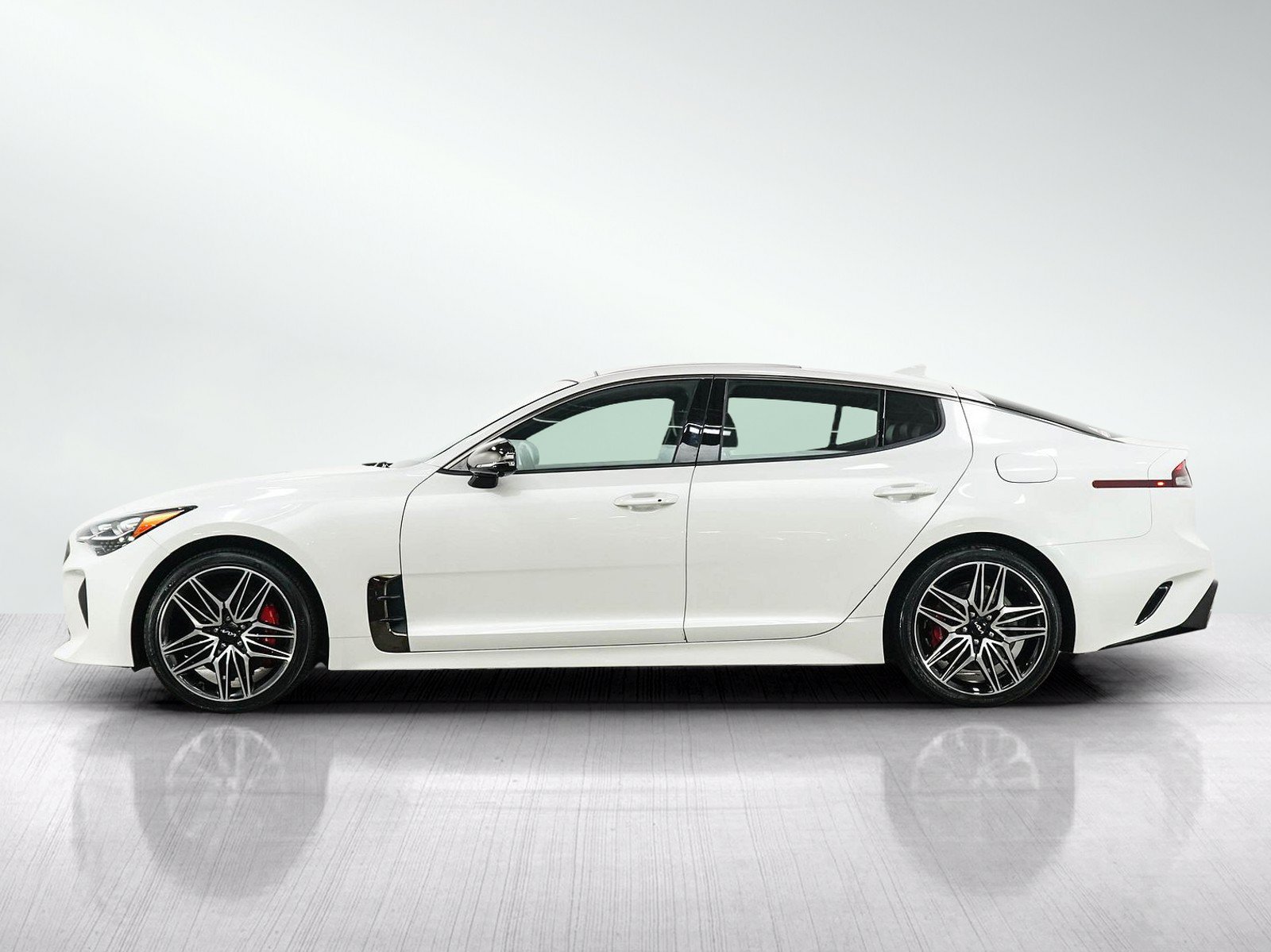 Used 2022 Kia Stinger GT2 AWD/4WD image 2