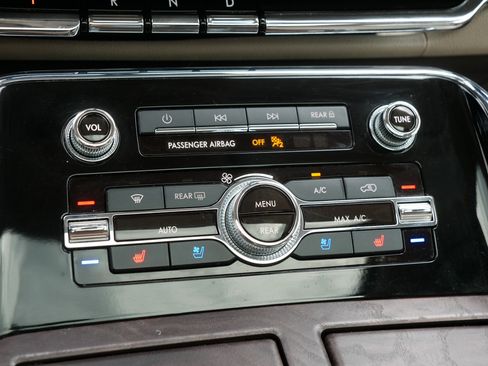 Used 2022 Lincoln Navigator L Reserve w/ Equipment Group 201A image 23