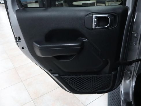 Used 2018 Jeep Wrangler Unlimited Sport S AWD/4WD image 16