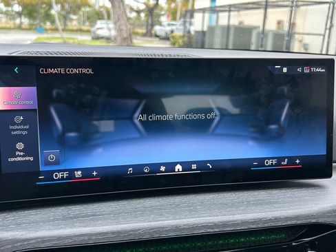 Used 2025 BMW 330i Sedan image 51