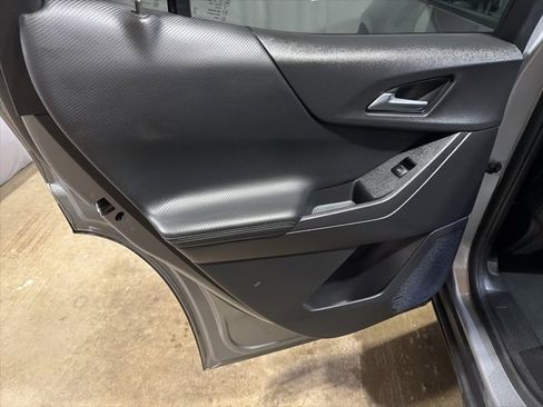 Used 2025 Chevrolet Equinox LT w/ Convenience Package II image 13