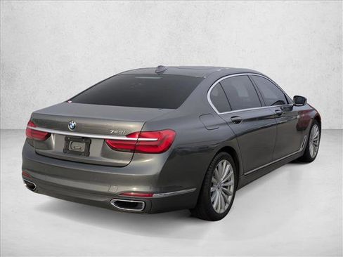 Used 2018 BMW 740i image 5