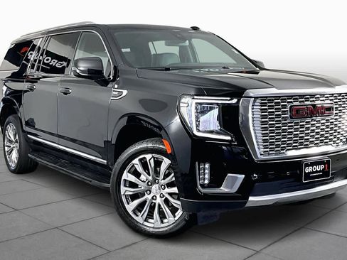 Used 2021 GMC Yukon XL Denali w/ LPO, Illumination Package image 3