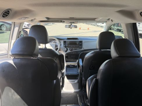 Used 2011 Toyota Sienna SE w/ Preferred Pkg FWD image 15
