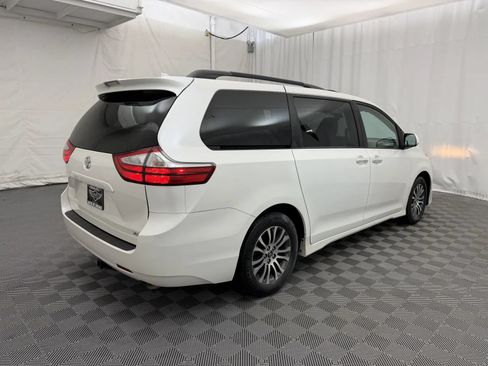 Used 2019 Toyota Sienna XLE FWD image 5
