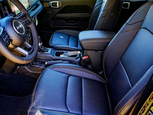 New 2025 Jeep Gladiator Sport image 12