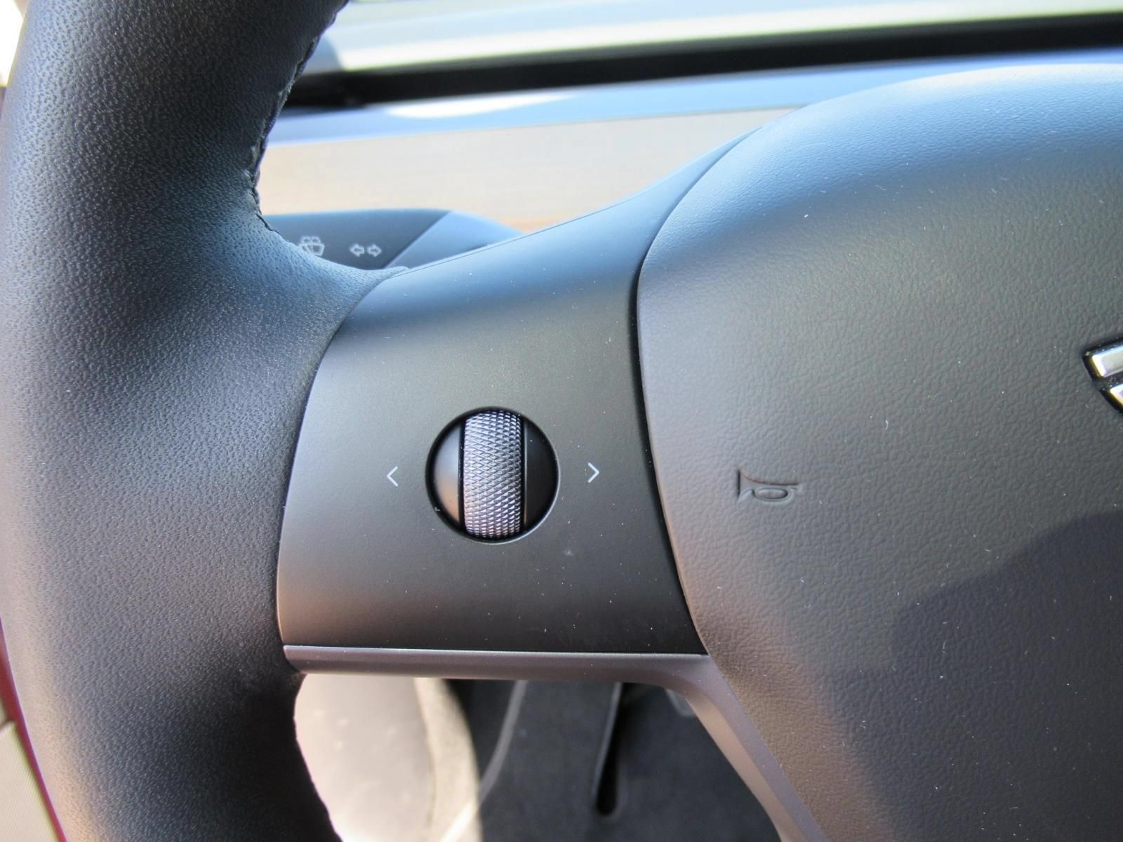 Used 2024 Tesla Model Y Long Range AWD/4WD image 23