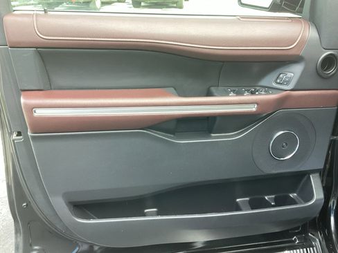 Used 2023 Ford Expedition Limited image 27