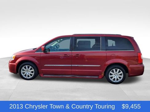 Used 2013 Chrysler Town & Country Touring FWD image 2
