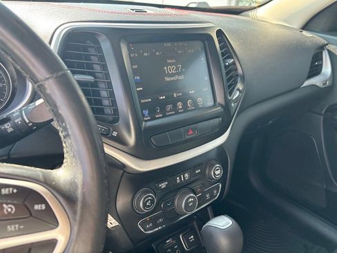 Used 2015 Jeep Cherokee Trailhawk w/ Trailer Tow Group AWD/4WD image 7