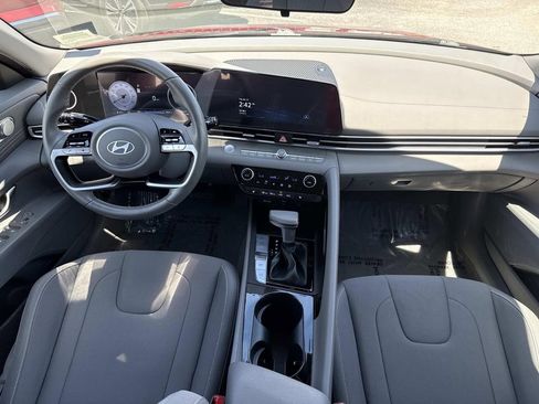 Used 2025 Hyundai Elantra SEL FWD image 16