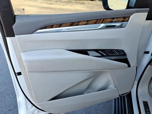 Used 2025 Cadillac Escalade Sport Platinum AWD/4WD image 28
