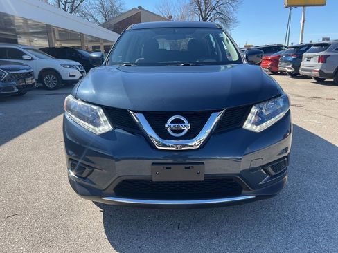 Used 2016 Nissan Rogue S image 2