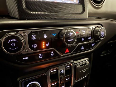 Used 2022 Jeep Gladiator Willys image 27