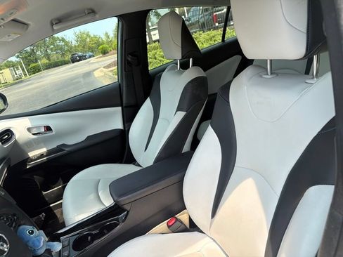 Used 2019 Toyota Prius Limited FWD image 9