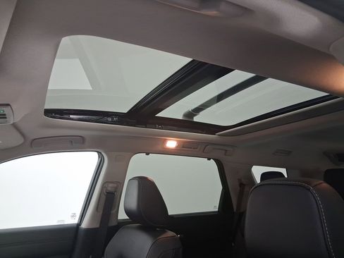 Used 2023 Nissan Pathfinder Platinum image 14