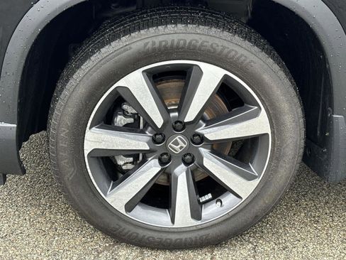 Used 2025 Honda Pilot Touring image 11