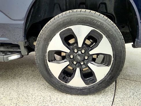 Used 2023 Ford F150 Lightning Platinum image 9