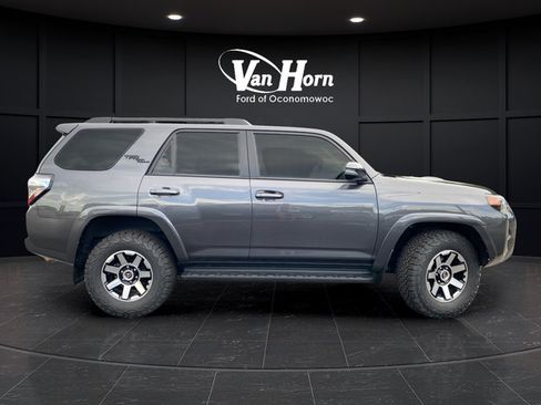 Used 2022 Toyota 4Runner TRD Off-Road Premium w/ Moonroof Package AWD/4WD image 8