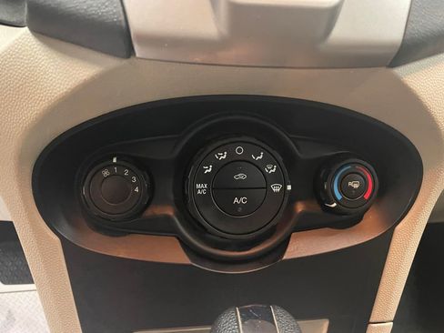 Used 2013 Ford Fiesta SE w/ Interior Protection Pkg image 7