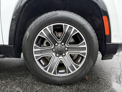 Used 2024 Jeep Wagoneer Series II w/ Flexible Seating Group image 13