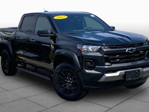 Used 2023 Chevrolet Colorado Trail Boss w/ Technology Package AWD/4WD image 3