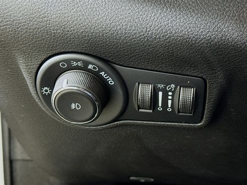 Used 2022 Jeep Compass Limited image 12