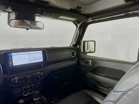 Used 2025 Jeep Gladiator Sport w/ Premium Package image 22