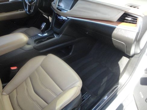 Used 2018 Cadillac XT5 Platinum AWD/4WD image 16