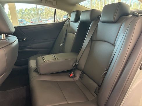 Used 2024 Lexus ES 350 350 PREMIUM/CARPLAY/PARK AST/B w/ Premium Package image 18