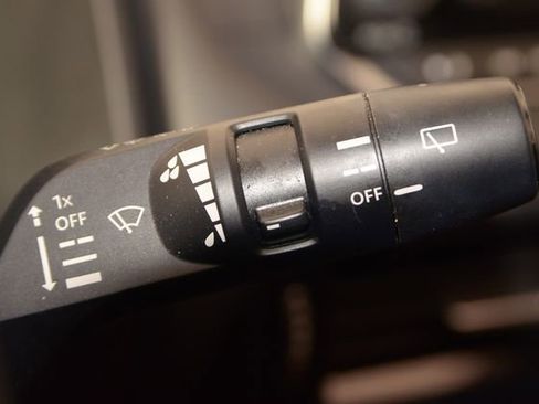 Used 2023 Nissan Rogue SL image 27